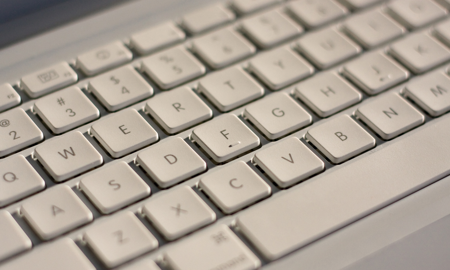 10 steps to a clean and tidy desk